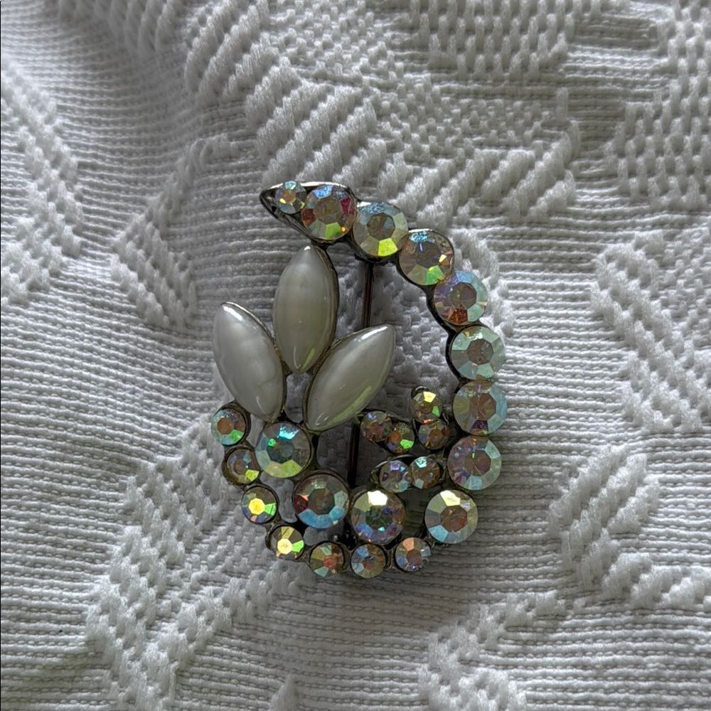 Vintage 50’s Aurora Borealis and Moonstone Brooch